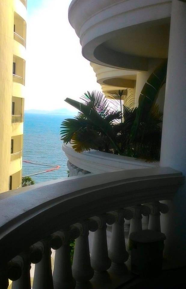 Sky Beach Beachfront Патая Екстериор снимка